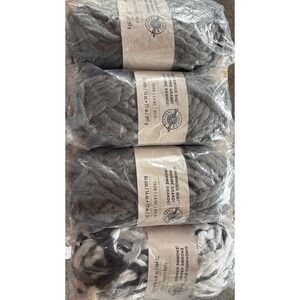 Loops & Threads Chunky Luxe Big Yarn Grey & Night Ombre 4 Skeins 32 Yds Each